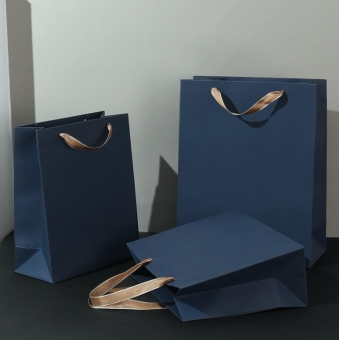 Paper bag with handle