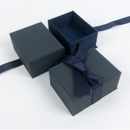 Folding Magnetic Gift Packaging Boxes Jewelry Paper Box With Ribbon Handle 